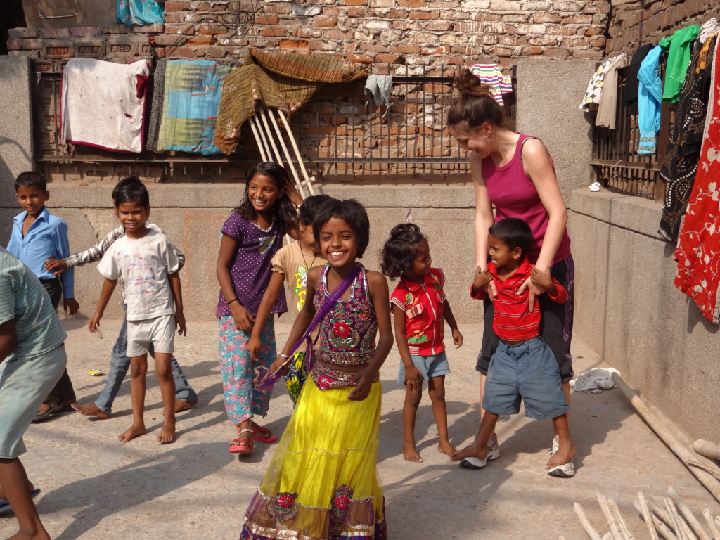 Volunteering India street children program