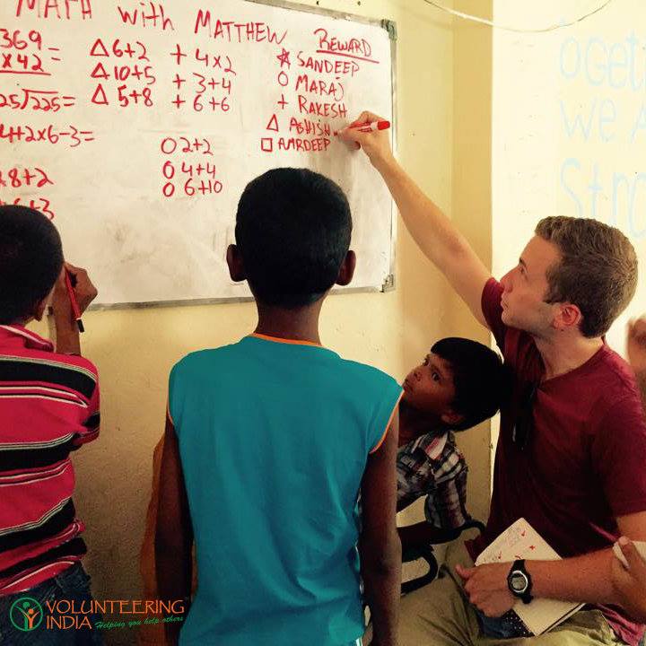 teaching volunteer work in India