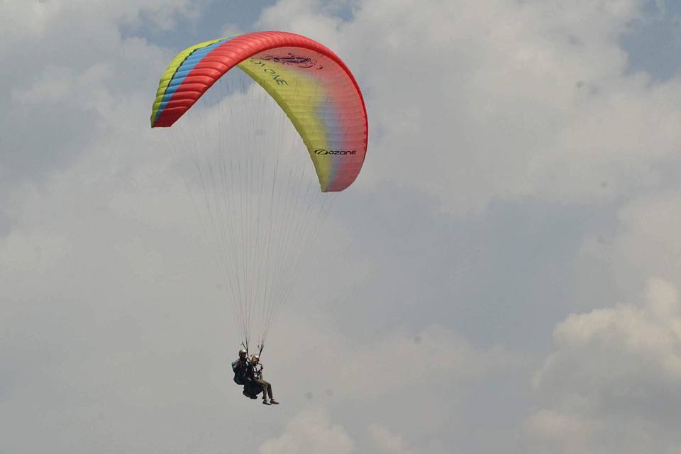 paragliding in palampur india
